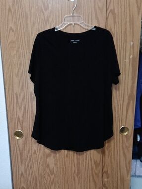 🌻Ava & Viv Black Tee Sz 1x